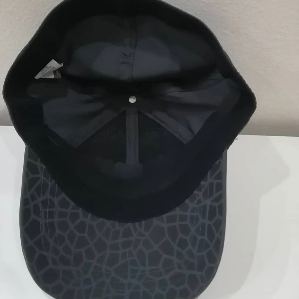 Layer 8 Grey Running Cap - Picture 3 of 3
